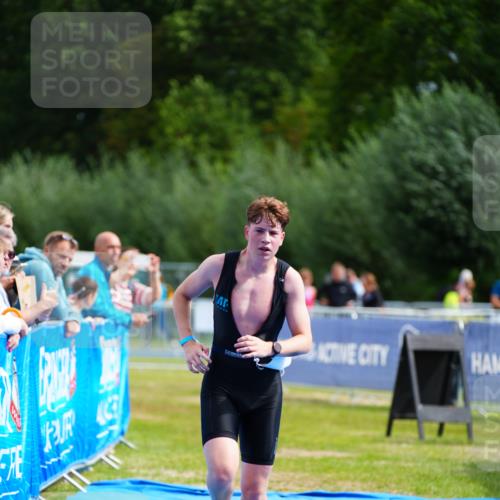 30.08.2026 - Elbe Triathlon Hamburg LAZAROV Photography http://msf.ph/oto/10069987 30.08.2026 12:45:19 Ziel 1733 meine-sportfotos.de