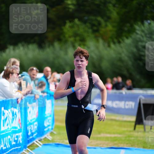 30.08.2026 - Elbe Triathlon Hamburg LAZAROV Photography http://msf.ph/oto/10069993 30.08.2026 12:45:19 Ziel 1733 meine-sportfotos.de