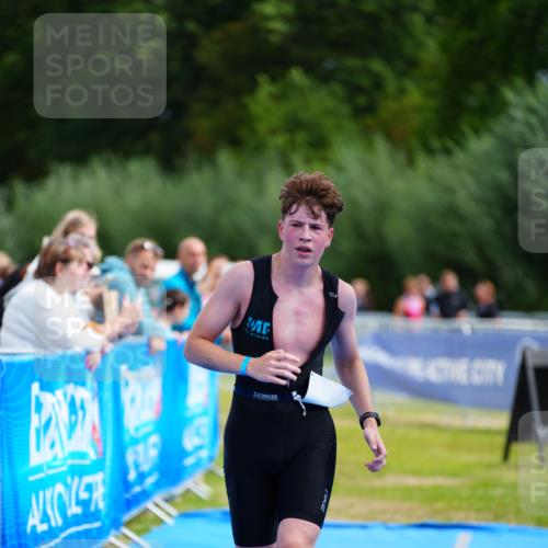 30.08.2026 - Elbe Triathlon Hamburg LAZAROV Photography http://msf.ph/oto/10069996 30.08.2026 12:45:19 Ziel 1733 meine-sportfotos.de