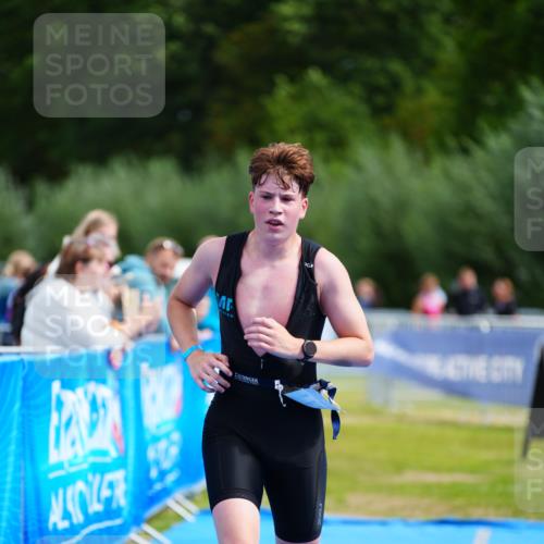 30.08.2026 - Elbe Triathlon Hamburg LAZAROV Photography http://msf.ph/oto/10069999 30.08.2026 12:45:20 Ziel 1733 meine-sportfotos.de