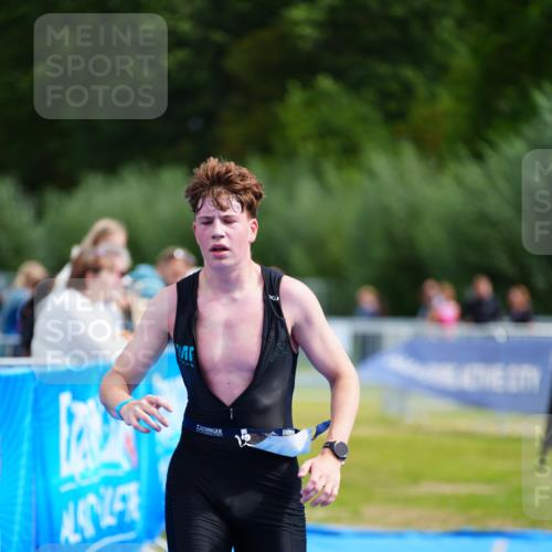 30.08.2026 - Elbe Triathlon Hamburg LAZAROV Photography http://msf.ph/oto/10070004 30.08.2026 12:45:20 Ziel 1733 meine-sportfotos.de