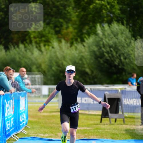 30.08.2026 - Elbe Triathlon Hamburg LAZAROV Photography http://msf.ph/oto/10070018 30.08.2026 12:46:29 Ziel 1748 meine-sportfotos.de