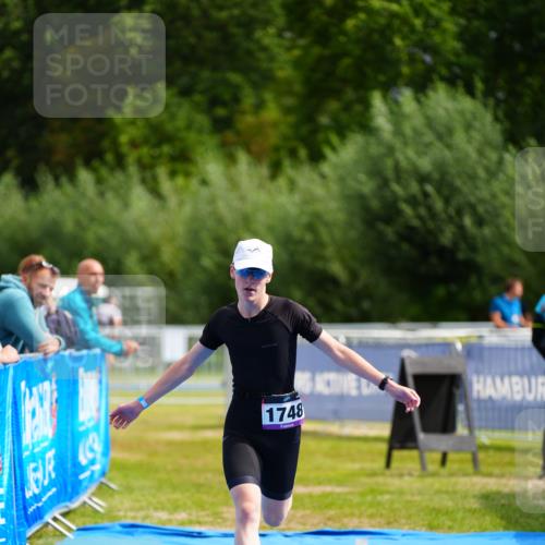 30.08.2026 - Elbe Triathlon Hamburg LAZAROV Photography http://msf.ph/oto/10070021 30.08.2026 12:46:30 Ziel 1748 meine-sportfotos.de