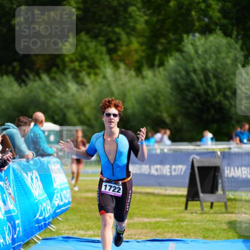 30.08.2026 - Elbe Triathlon Hamburg LAZAROV Photography http://msf.ph/oto/10070046 30.08.2026 12:46:41 Ziel 1722, 1738 meine-sportfotos.de