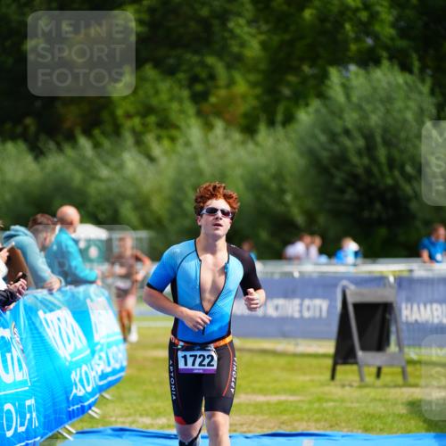 30.08.2026 - Elbe Triathlon Hamburg LAZAROV Photography http://msf.ph/oto/10070052 30.08.2026 12:46:41 Ziel 1722, 1738 meine-sportfotos.de