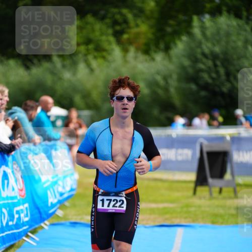 30.08.2026 - Elbe Triathlon Hamburg LAZAROV Photography http://msf.ph/oto/10070064 30.08.2026 12:46:42 Ziel 1722, 1738 meine-sportfotos.de