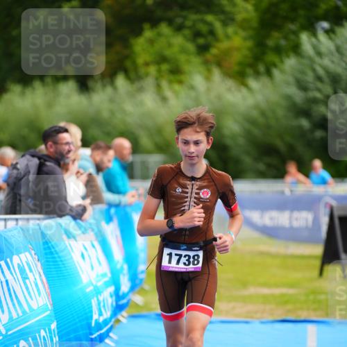 30.08.2026 - Elbe Triathlon Hamburg LAZAROV Photography http://msf.ph/oto/10070086 30.08.2026 12:46:49 Ziel 1738 meine-sportfotos.de