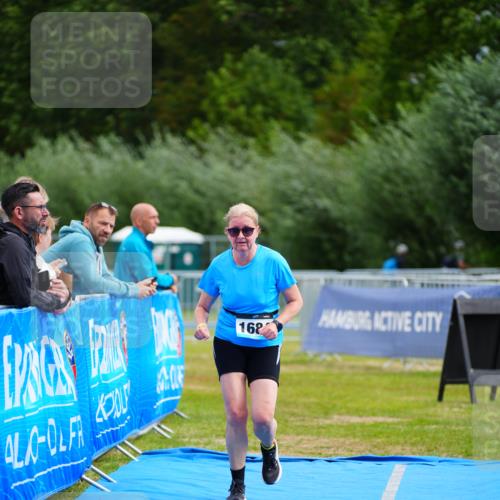 30.08.2026 - Elbe Triathlon Hamburg LAZAROV Photography http://msf.ph/oto/10070132 30.08.2026 12:47:02 Ziel 1684, 1732 meine-sportfotos.de