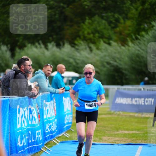 30.08.2026 - Elbe Triathlon Hamburg LAZAROV Photography http://msf.ph/oto/10070136 30.08.2026 12:47:02 Ziel 1684, 1732 meine-sportfotos.de