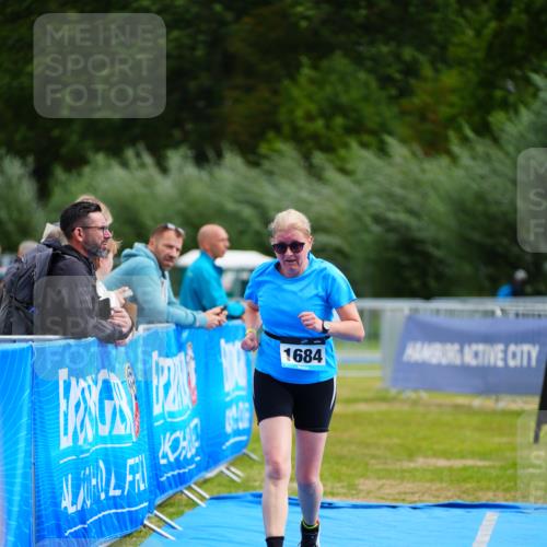 30.08.2026 - Elbe Triathlon Hamburg LAZAROV Photography http://msf.ph/oto/10070139 30.08.2026 12:47:02 Ziel 1684, 1732 meine-sportfotos.de