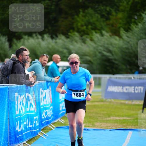 30.08.2026 - Elbe Triathlon Hamburg LAZAROV Photography http://msf.ph/oto/10070142 30.08.2026 12:47:02 Ziel 1684, 1732 meine-sportfotos.de
