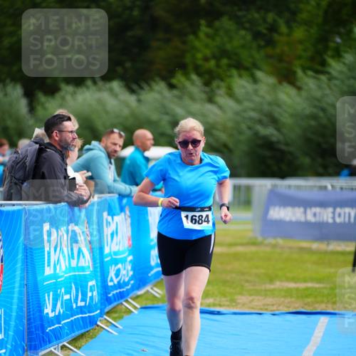 30.08.2026 - Elbe Triathlon Hamburg LAZAROV Photography http://msf.ph/oto/10070145 30.08.2026 12:47:03 Ziel 1684, 1732 meine-sportfotos.de