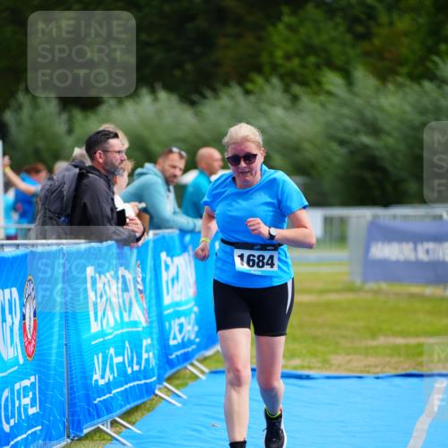 30.08.2026 - Elbe Triathlon Hamburg LAZAROV Photography http://msf.ph/oto/10070151 30.08.2026 12:47:03 Ziel 1684, 1732 meine-sportfotos.de