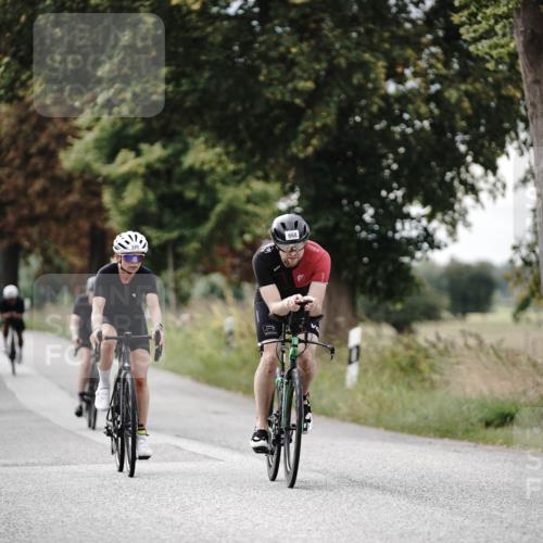 30.08.2026 - Elbe Triathlon Hamburg Michael Burmester http://msf.ph/oto/10070152 30.08.2026 09:52:32 Radfahren 389, 439, 500, 668, 714, 732, 811, 849, 889, 903 meine-sportfotos.de