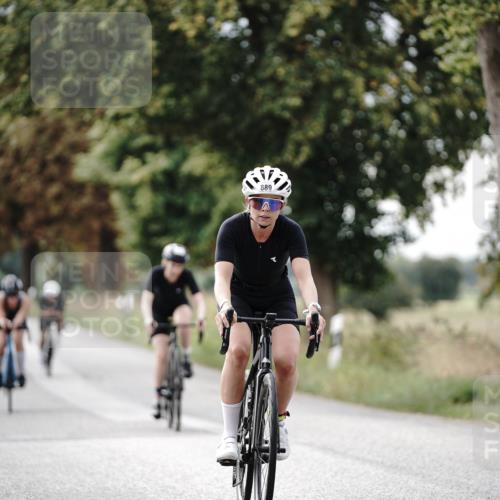 30.08.2026 - Elbe Triathlon Hamburg Michael Burmester http://msf.ph/oto/10070157 30.08.2026 09:52:33 Radfahren 389, 439, 668, 732, 811, 849, 889, 903 meine-sportfotos.de