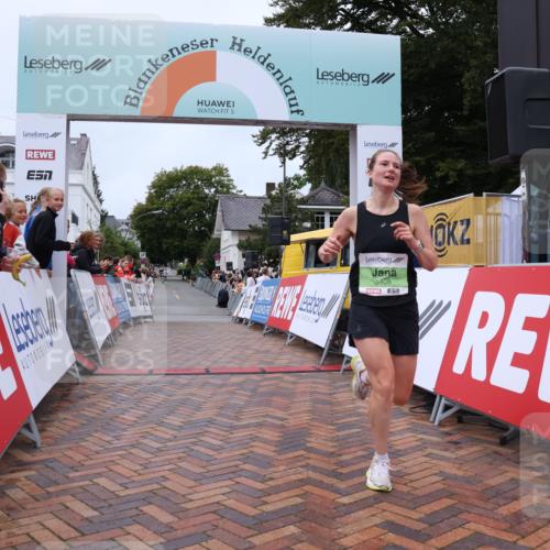 30.08.2026 - Blankeneser Heldenlauf Lena Gebhardt http://msf.ph/oto/10070158 30.08.2026 10:06:15 Ziel 5408 meine-sportfotos.de