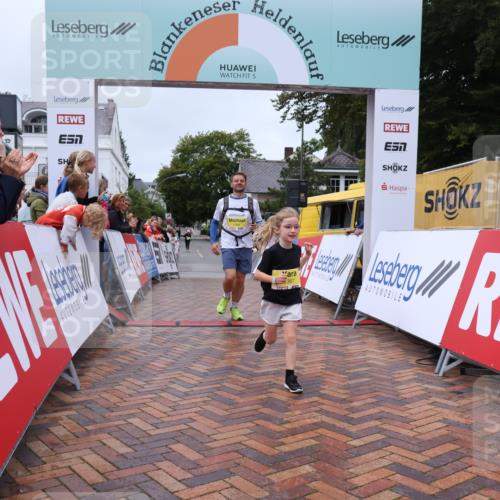 30.08.2026 - Blankeneser Heldenlauf Lena Gebhardt http://msf.ph/oto/10070198 30.08.2026 10:06:35 Ziel 1365, 1367 meine-sportfotos.de