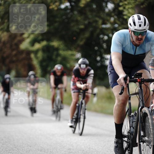 30.08.2026 - Elbe Triathlon Hamburg Michael Burmester http://msf.ph/oto/10070209 30.08.2026 09:52:55 Radfahren 415, 606, 634, 663, 721, 791, 855, 908 meine-sportfotos.de