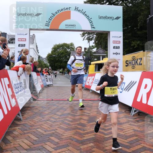30.08.2026 - Blankeneser Heldenlauf Lena Gebhardt http://msf.ph/oto/10070215 30.08.2026 10:06:35 Ziel 1365, 1367 meine-sportfotos.de