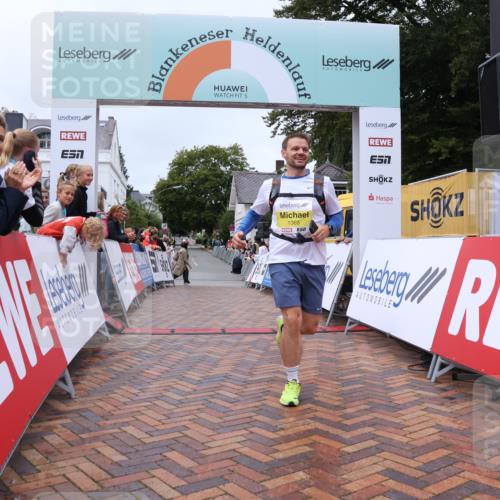 30.08.2026 - Blankeneser Heldenlauf Lena Gebhardt http://msf.ph/oto/10070222 30.08.2026 10:06:36 Ziel 1365, 1367 meine-sportfotos.de