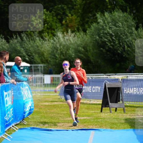30.08.2026 - Elbe Triathlon Hamburg LAZAROV Photography http://msf.ph/oto/10070259 30.08.2026 12:49:02 Ziel 1753, 1756 meine-sportfotos.de