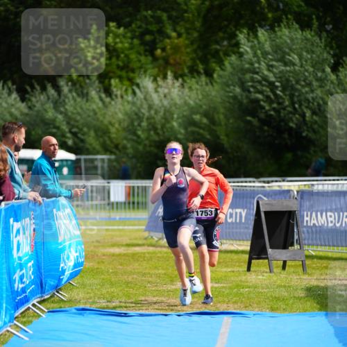 30.08.2026 - Elbe Triathlon Hamburg LAZAROV Photography http://msf.ph/oto/10070262 30.08.2026 12:49:02 Ziel 1753, 1756 meine-sportfotos.de