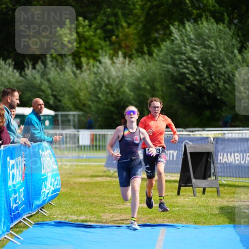 30.08.2026 - Elbe Triathlon Hamburg LAZAROV Photography http://msf.ph/oto/10070265 30.08.2026 12:49:03 Ziel 1753, 1756 meine-sportfotos.de