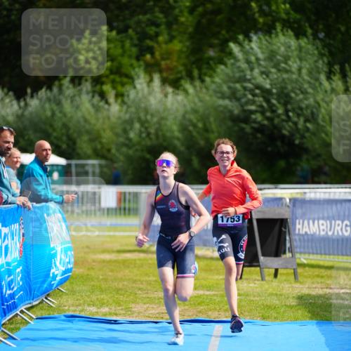 30.08.2026 - Elbe Triathlon Hamburg LAZAROV Photography http://msf.ph/oto/10070271 30.08.2026 12:49:03 Ziel 1753, 1756 meine-sportfotos.de