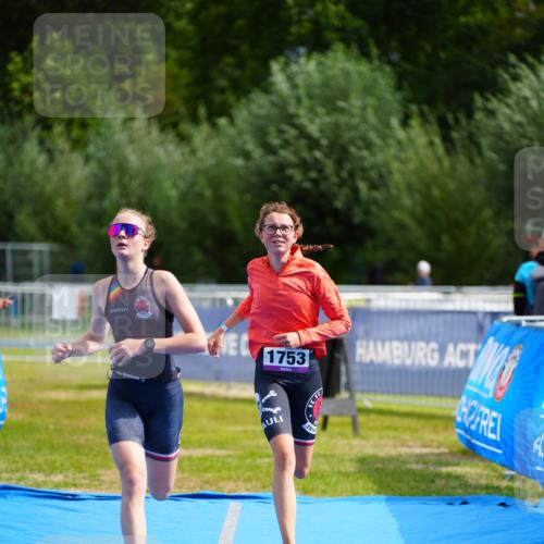30.08.2026 - Elbe Triathlon Hamburg LAZAROV Photography http://msf.ph/oto/10070274 30.08.2026 12:49:04 Ziel 1753, 1756 meine-sportfotos.de