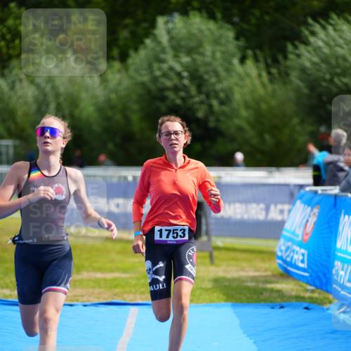 30.08.2026 - Elbe Triathlon Hamburg LAZAROV Photography http://msf.ph/oto/10070279 30.08.2026 12:49:04 Ziel 1753, 1756 meine-sportfotos.de