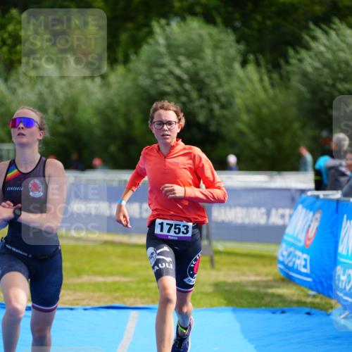 30.08.2026 - Elbe Triathlon Hamburg LAZAROV Photography http://msf.ph/oto/10070282 30.08.2026 12:49:04 Ziel 1753, 1756 meine-sportfotos.de