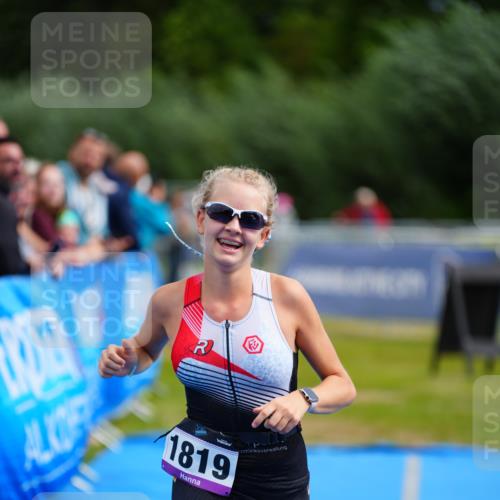 30.08.2026 - Elbe Triathlon Hamburg LAZAROV Photography http://msf.ph/oto/10070292 30.08.2026 12:51:41 Ziel 1819 meine-sportfotos.de