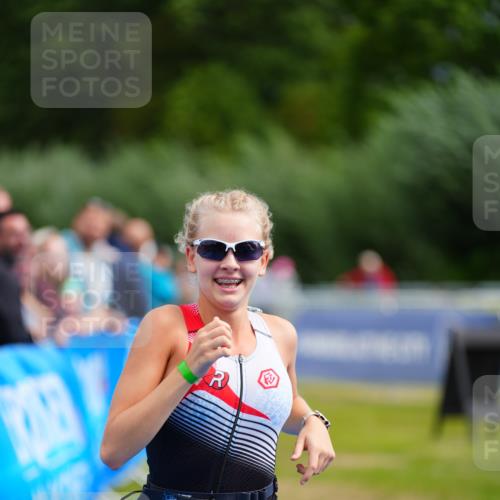 30.08.2026 - Elbe Triathlon Hamburg LAZAROV Photography http://msf.ph/oto/10070296 30.08.2026 12:51:41 Ziel 1819 meine-sportfotos.de