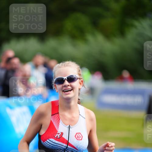 30.08.2026 - Elbe Triathlon Hamburg LAZAROV Photography http://msf.ph/oto/10070299 30.08.2026 12:51:42 Ziel 1819 meine-sportfotos.de