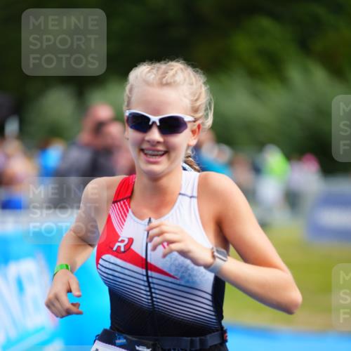 30.08.2026 - Elbe Triathlon Hamburg LAZAROV Photography http://msf.ph/oto/10070302 30.08.2026 12:51:42 Ziel 1819 meine-sportfotos.de