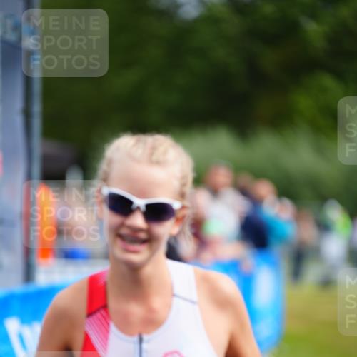 30.08.2026 - Elbe Triathlon Hamburg LAZAROV Photography http://msf.ph/oto/10070305 30.08.2026 12:51:42 Ziel 1819 meine-sportfotos.de