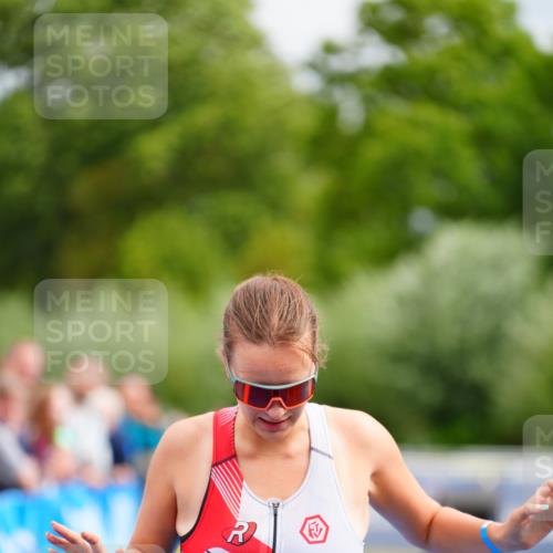 30.08.2026 - Elbe Triathlon Hamburg LAZAROV Photography http://msf.ph/oto/10070346 30.08.2026 12:51:55 Ziel 1759 meine-sportfotos.de