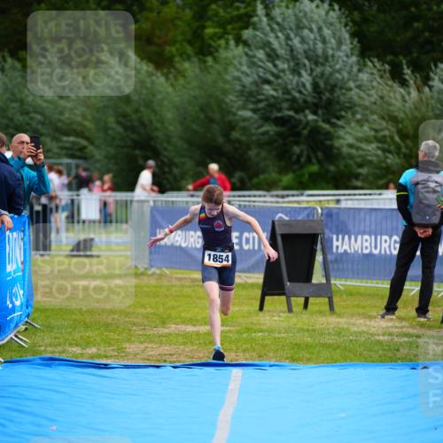 30.08.2026 - Elbe Triathlon Hamburg LAZAROV Photography http://msf.ph/oto/10070352 30.08.2026 12:52:11 Ziel 1854 meine-sportfotos.de