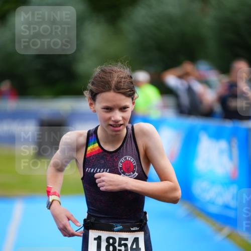 30.08.2026 - Elbe Triathlon Hamburg LAZAROV Photography http://msf.ph/oto/10070354 30.08.2026 12:52:14 Ziel 1854 meine-sportfotos.de