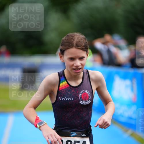 30.08.2026 - Elbe Triathlon Hamburg LAZAROV Photography http://msf.ph/oto/10070357 30.08.2026 12:52:14 Ziel 1854 meine-sportfotos.de