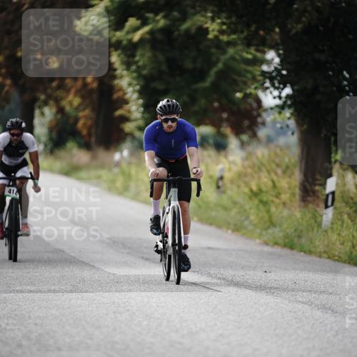 30.08.2026 - Elbe Triathlon Hamburg Michael Burmester http://msf.ph/oto/10070389 30.08.2026 09:54:50 Radfahren 400, 418, 541, 583, 729 meine-sportfotos.de
