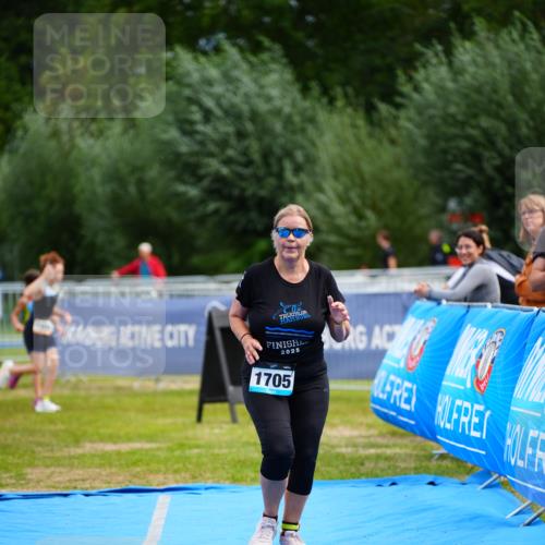 30.08.2026 - Elbe Triathlon Hamburg LAZAROV Photography http://msf.ph/oto/10070398 30.08.2026 12:52:49 Ziel 1705 meine-sportfotos.de