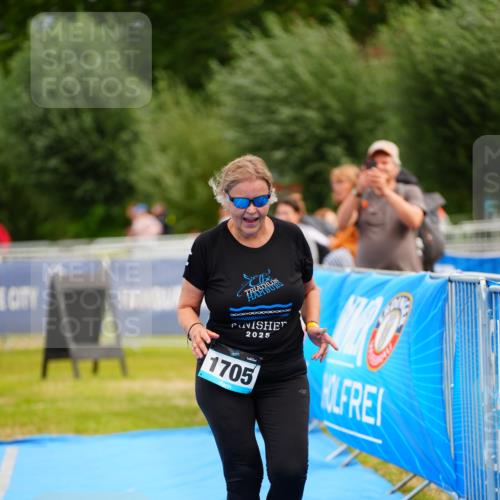30.08.2026 - Elbe Triathlon Hamburg LAZAROV Photography http://msf.ph/oto/10070405 30.08.2026 12:52:51 Ziel 1705 meine-sportfotos.de