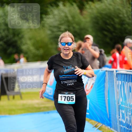30.08.2026 - Elbe Triathlon Hamburg LAZAROV Photography http://msf.ph/oto/10070414 30.08.2026 12:52:52 Ziel 1705 meine-sportfotos.de