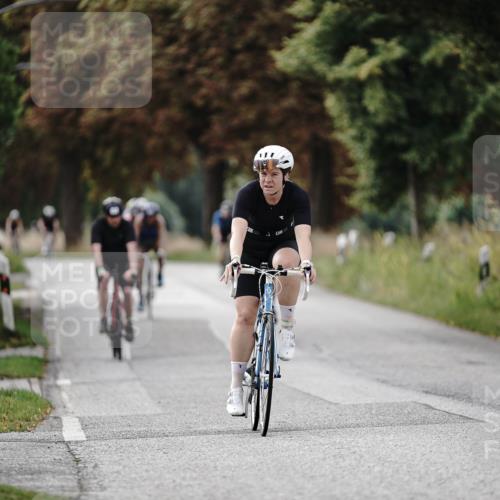 30.08.2026 - Elbe Triathlon Hamburg Michael Burmester http://msf.ph/oto/10070419 30.08.2026 09:55:18 Radfahren 457, 488, 528, 628, 633, 927, 933, 939, 967 meine-sportfotos.de