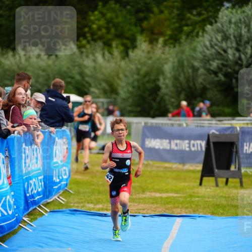 30.08.2026 - Elbe Triathlon Hamburg LAZAROV Photography http://msf.ph/oto/10070421 30.08.2026 12:53:02 Ziel 1755, 1768, 1842 meine-sportfotos.de