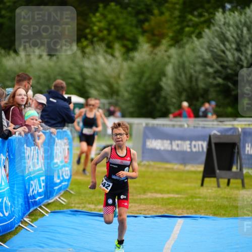 30.08.2026 - Elbe Triathlon Hamburg LAZAROV Photography http://msf.ph/oto/10070423 30.08.2026 12:53:02 Ziel 1755, 1768, 1842 meine-sportfotos.de