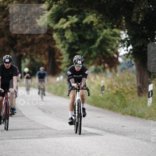 30.08.2026 - Elbe Triathlon Hamburg Michael Burmester http://msf.ph/oto/10070424 30.08.2026 09:55:20 Radfahren 457, 488, 528, 628, 633, 933, 939, 961, 967 meine-sportfotos.de