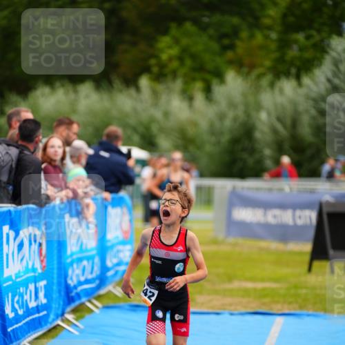 30.08.2026 - Elbe Triathlon Hamburg LAZAROV Photography http://msf.ph/oto/10070433 30.08.2026 12:53:03 Ziel 1755, 1768, 1842 meine-sportfotos.de