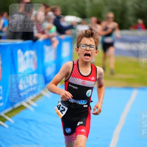 30.08.2026 - Elbe Triathlon Hamburg LAZAROV Photography http://msf.ph/oto/10070454 30.08.2026 12:53:04 Ziel 1755, 1768, 1842 meine-sportfotos.de